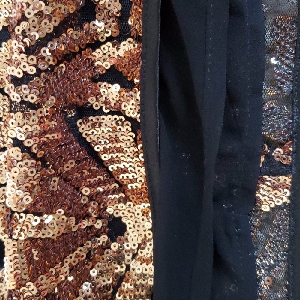 Everly Boutique Metallic Geometric Sequin Glam Event Crop Top Shirt Gold - Picture 7 of 7